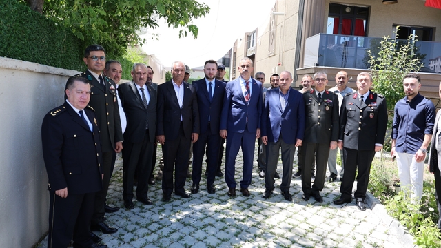 Ağrı Valisi Bozkurt'tan 15 Temmuz gazisi Yusuf Balıkçı'ya evinde ziyaret