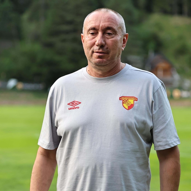 Göztepe Teknik Direktörü Stanimir Stoilov:1 ya da 2 transferi kampa yetişti...