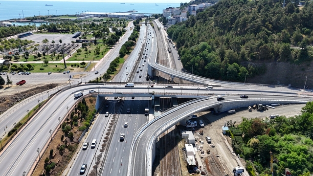 Samsun'da iki önemli bağlantı yolu trafiğe açıldı