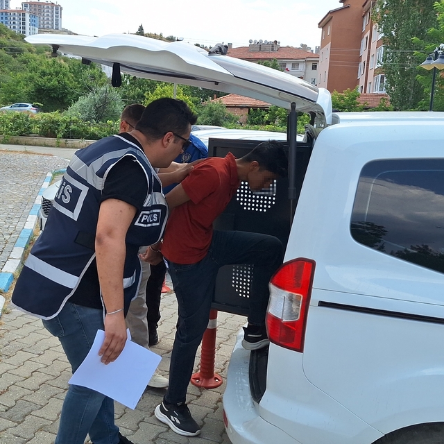 Ağına düşürdüğü vatandaşı 1,5 milyon TL dolandıran şüpheli polisten kaçamad...