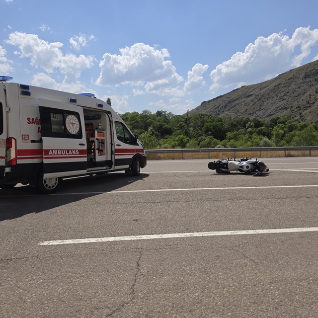 İspir'de motosiklet kazası: 1 Yaralı