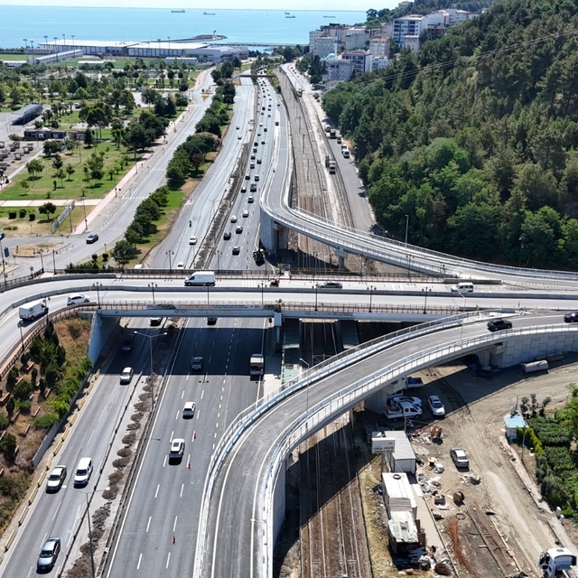 Samsun'da iki önemli bağlantı yolu trafiğe açıldı