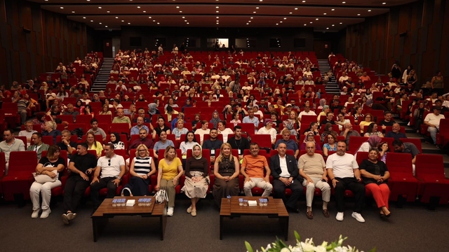 Merkezefendi Engelsiz Yaşam Akademisi'nde yılsonu coşkusu yaşandı