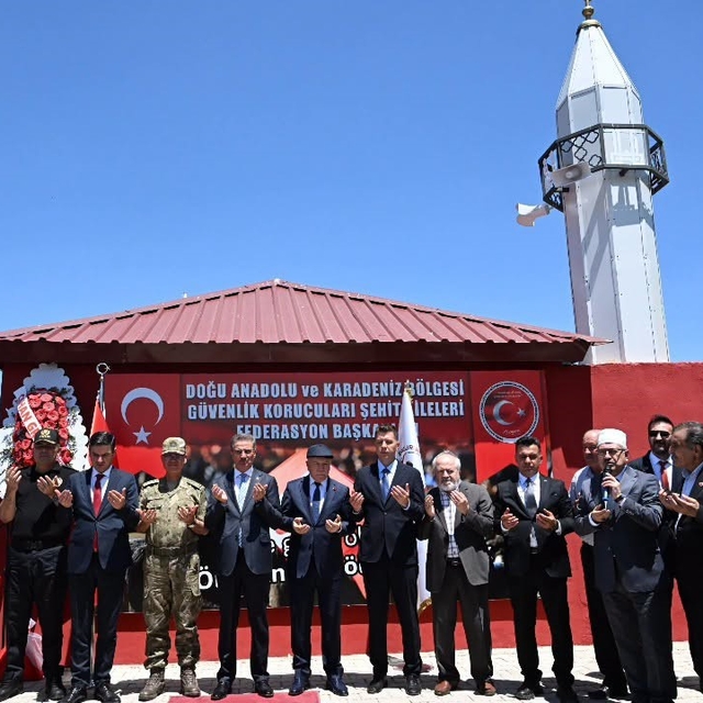 Vali Baruş'tan koruculara övgü: "Cesaretleri hafızalardan silinmeyecek"
Erz...