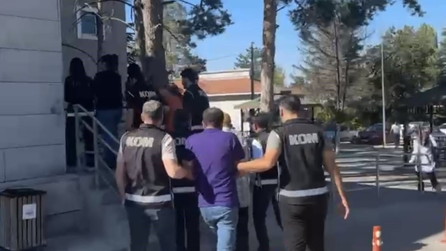 Memur yapma vaadiyle vatandaşları dolandıran 4 kişi tutuklandı