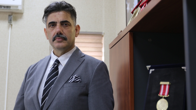 Rehin alınan arkadaşlarını kurtarmaya giderken vuruldu
15 Temmuz gazisi başkomiser o geceyi anlattı: "Ben polisim, sen askersin; bu husumet ne"