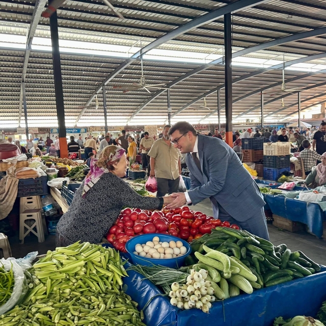 Kaymakam Sözen pazarcı esnafı ve vatandaşlarla buluştu