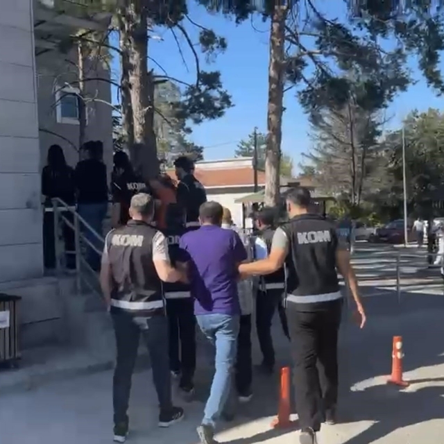 Memur yapma vaadiyle vatandaşları dolandıran 4 kişi tutuklandı