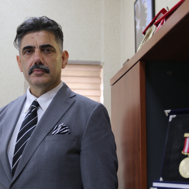 Rehin alınan arkadaşlarını kurtarmaya giderken vuruldu
15 Temmuz gazisi baş...
