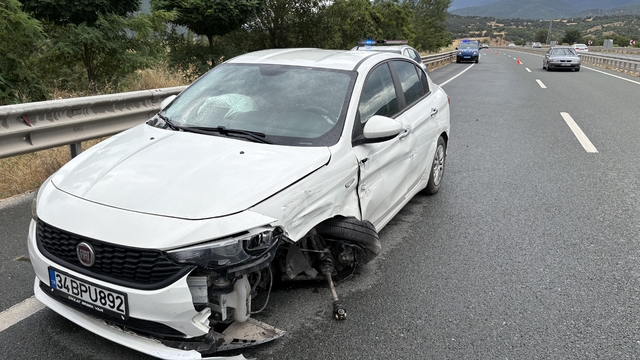 Kastamonu'da yağış kazaları beraberinde getirdi
İki ayrı trafik kazasında 5 kişi yaralandı