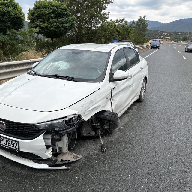 Kastamonu'da yağış kazaları beraberinde getirdi
İki ayrı trafik kazasında 5...