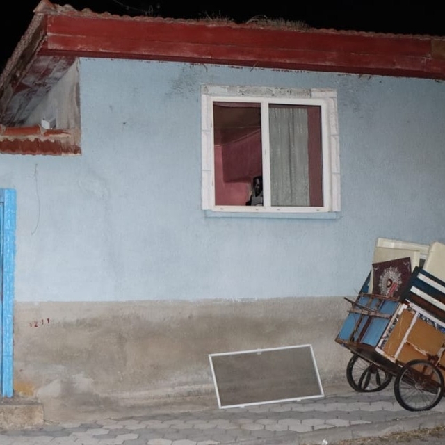 Evinden kötü kokular gelen adamın annesinden 5 gün sonra öldüğü belirlendi