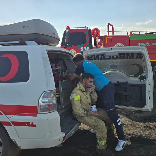 Yangına müdahale eden 4 personel dumandan etkilendi