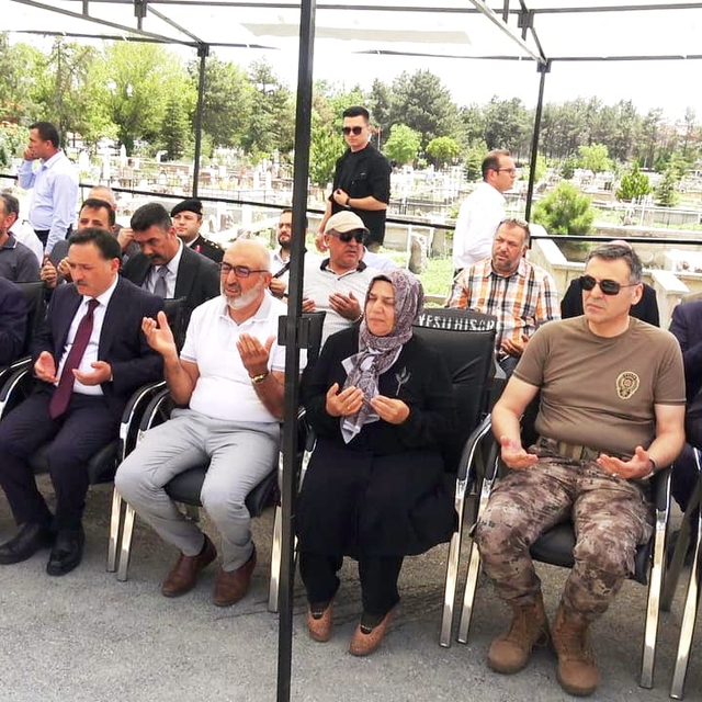 15 Temmuz şehidi Kübra Doğanay kabri başında anıldı