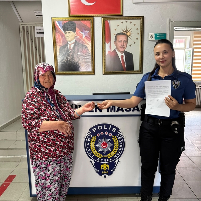 Kaybettiği altın bileziğine polis ekipleri sayesinde kavuştu
Düşürülen 18 g...