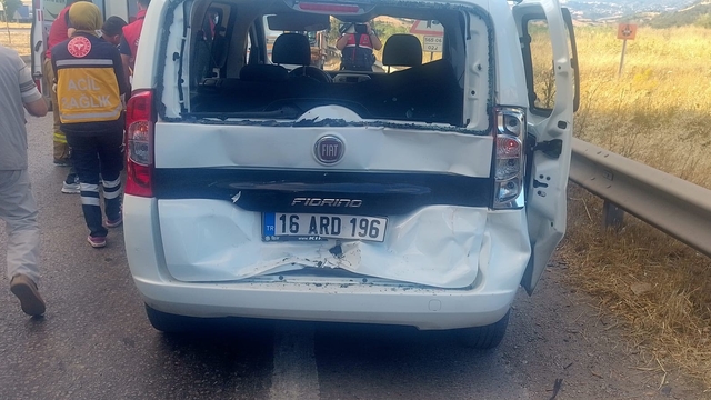 Susurluk'ta tır ile aracın çarpıştığı kazada 1 kişi yaralandı