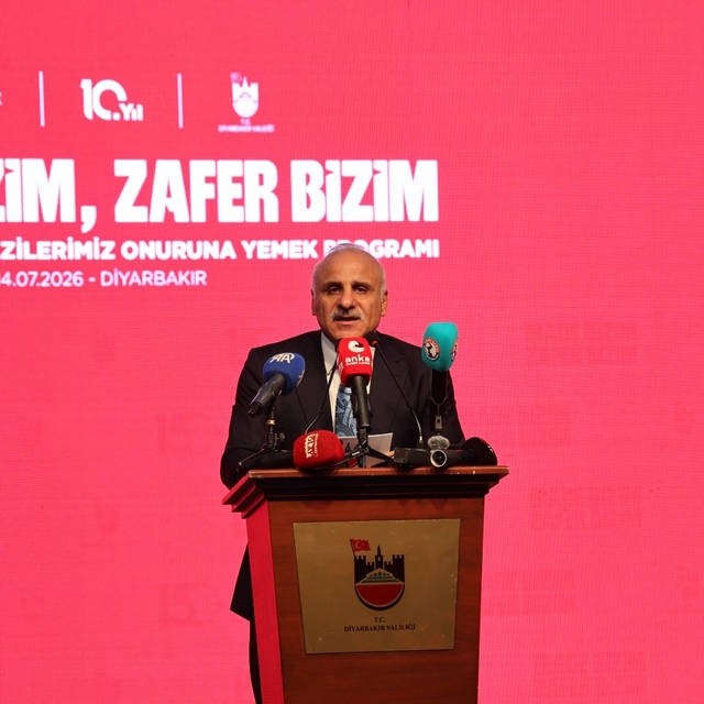 Diyarbakır'da 15 Temmuz'un 10. yıldönümünde şehit aileleri ve gaziler yemek...