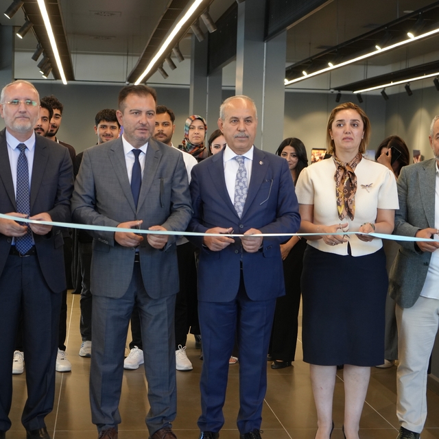 İhlas Haber Ajansı Gaziantep'te 15 Temmuz sergisi açtı
İHA'dan Gaziantep'te...