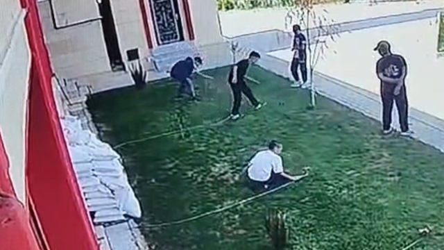 Kütahya'da caminin sulama fıskiyelerine zarar verdiler: O anlar kameraya yansıdı