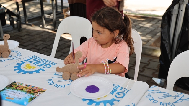 Gebze'de çocuklar için parklarda el becerisi atölyeleri kuruldu