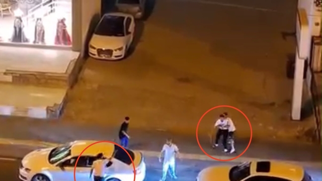 Diyarbakır'da yumruklu ve sopalı kavga kamerada