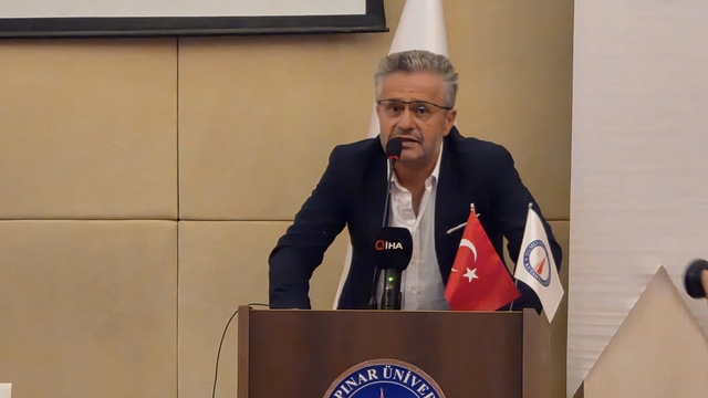 Kütahya'da "İrade Bizim, Zafer Bizim" konulu konferans
Dr. Lütfü Özşahin: "15 Temmuz, darbeci odaklara karşı Anadolu istiklalidir"