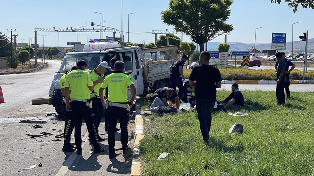 Sivas'ta kamyonetler çarpıştı: 5 yaralı