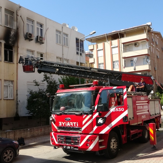 Personel lojmanı olarak kullanılan daire yandı: 1 kişi dumandan etkilendi