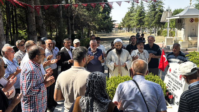 Şehadetinin 10'uncu yıl dönümünde Ömer Halisdemir'in kabrine ziyaretçi akını