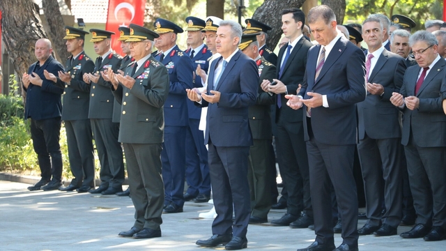İzmir'de 15 Temmuz şehitleri dualarla anıldı