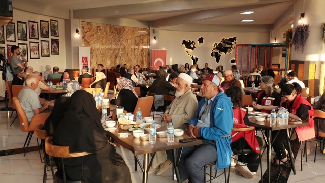 Bayburt'ta şehit aileleri ve gaziler onuruna yemek programı düzenlendi