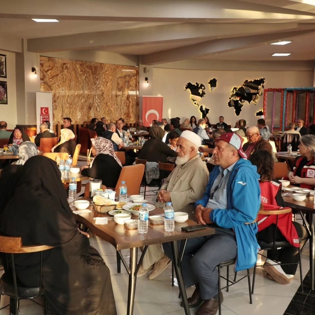 Bayburt'ta şehit aileleri ve gaziler onuruna yemek programı düzenlendi