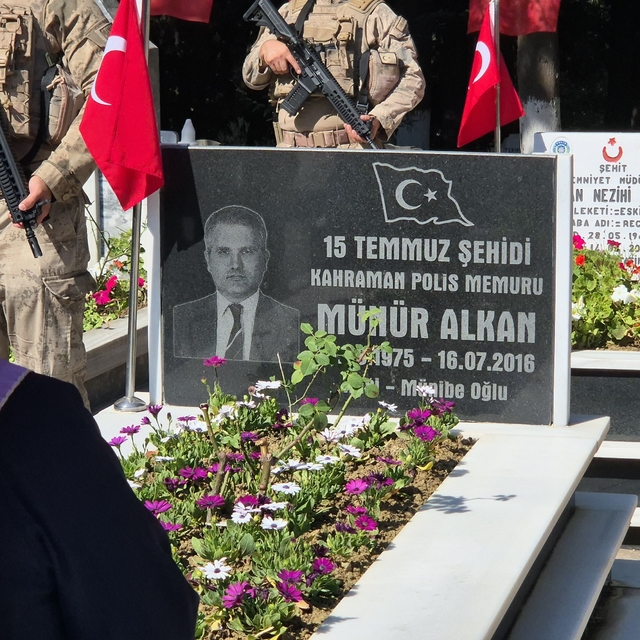 15 Temmuz şehidi Münür Alkan kabri başında anıldı