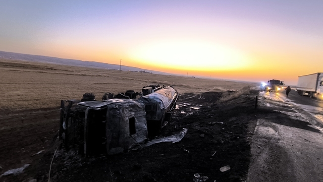 Mardin'de mazot yüklü tanker yandı