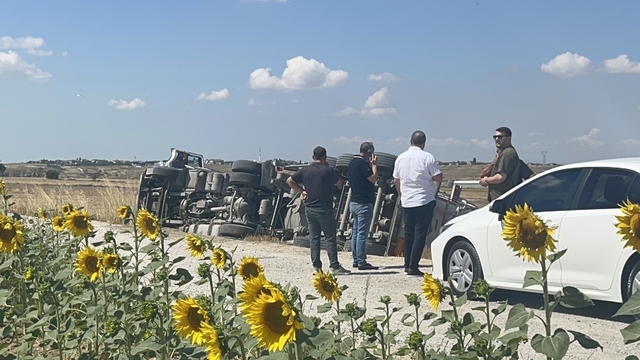 Tekirdağ'da devrilen tırın sürücüsü yaralandı