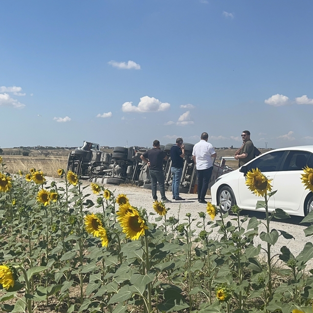 Tekirdağ'da devrilen tırın sürücüsü yaralandı