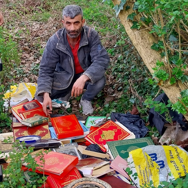 Hollanda'da yaşayan gurbetçi bulduğu Kur'an-ı Kerimleri Müslüman ailelere d...