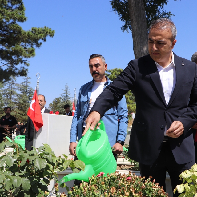 Karaman'da 15 Temmuz'da şehitlikler ziyaret edildi