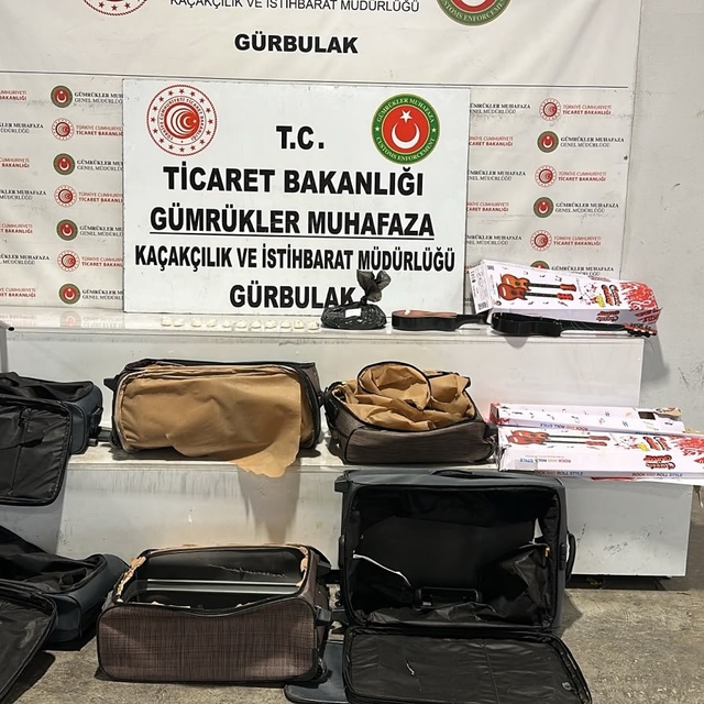 Gürbulak'ta oyuncak gitarın içinden uyuşturucu çıktı, tırda morfin ele geçi...