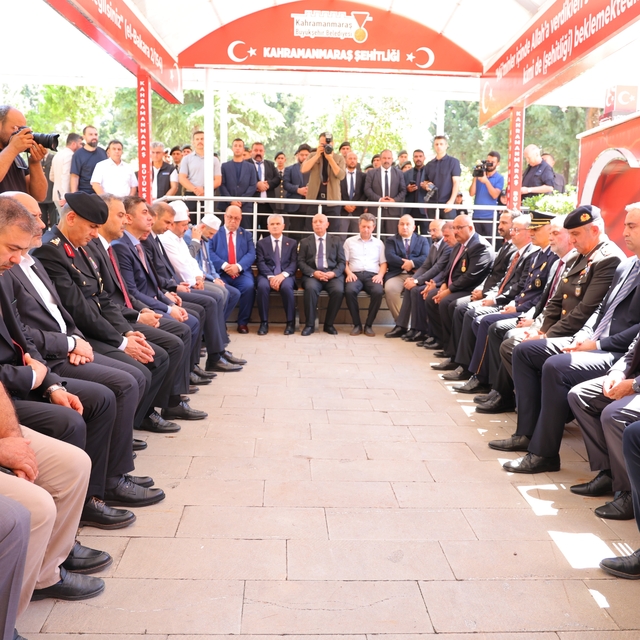 Kahramanmaraş'ta 15 Temmuz anma etkinlikleri şehitlik ziyaretiyle başladı