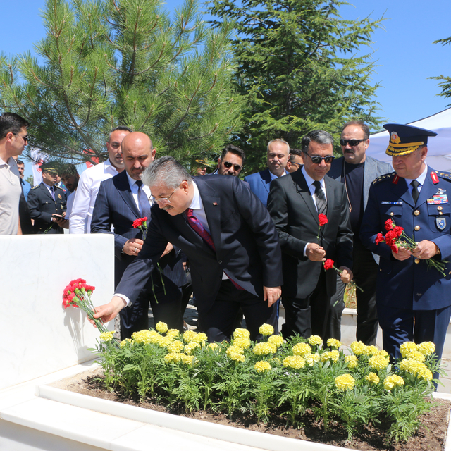 15 Temmuz şehidi polis memuru, Eskişehir'de mezarı başında anıldı