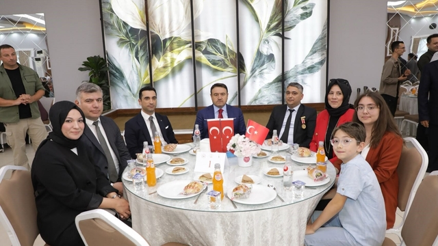 Kütahya'da şehit aileleri ve gazilerle aynı sofrada buluştu