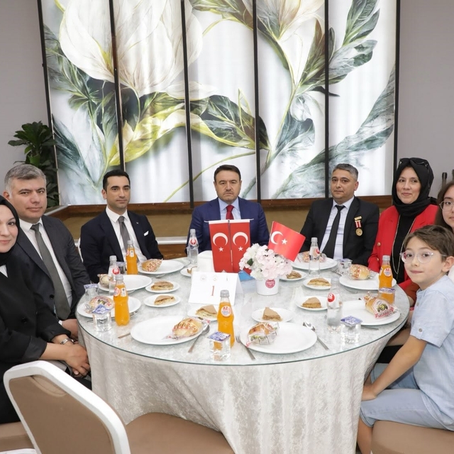 Kütahya'da şehit aileleri ve gazilerle aynı sofrada buluştu