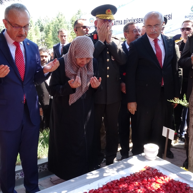 Malatya'da 15 Temmuz şehitleri mezarları başında anıldı
