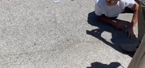 Patnos'ta otomobilin çarptığı 3 bisikletli çocuk yaralandı