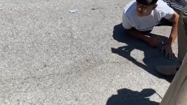 Patnos'ta otomobilin çarptığı 3 bisikletli çocuk yaralandı