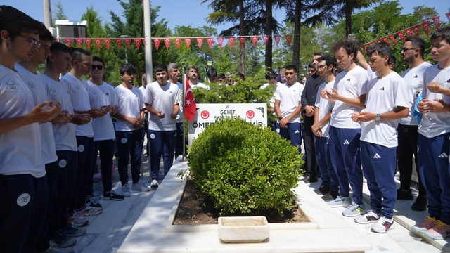 10. Ömer Halisdemir Bisiklet Turu tamamlandı
Vatan toprakları şehidin kabrine bırakıldı