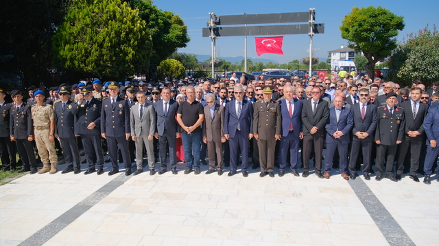 15 Temmuz şehidi emniyet müdürü, mezarı başında anıldı