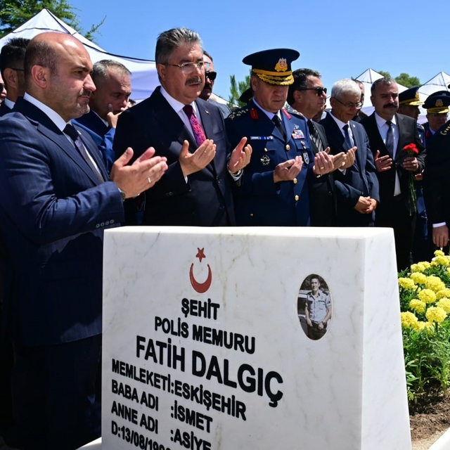 15 Temmuz Şehidi Fatih Dalgıç kabri başında dualarla anıldı