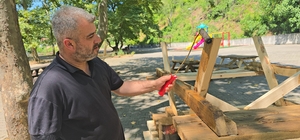 Yenice Belediye Başkanı Karakaş işçileri dinlendirdi, kendisi çalıştı
Başka...